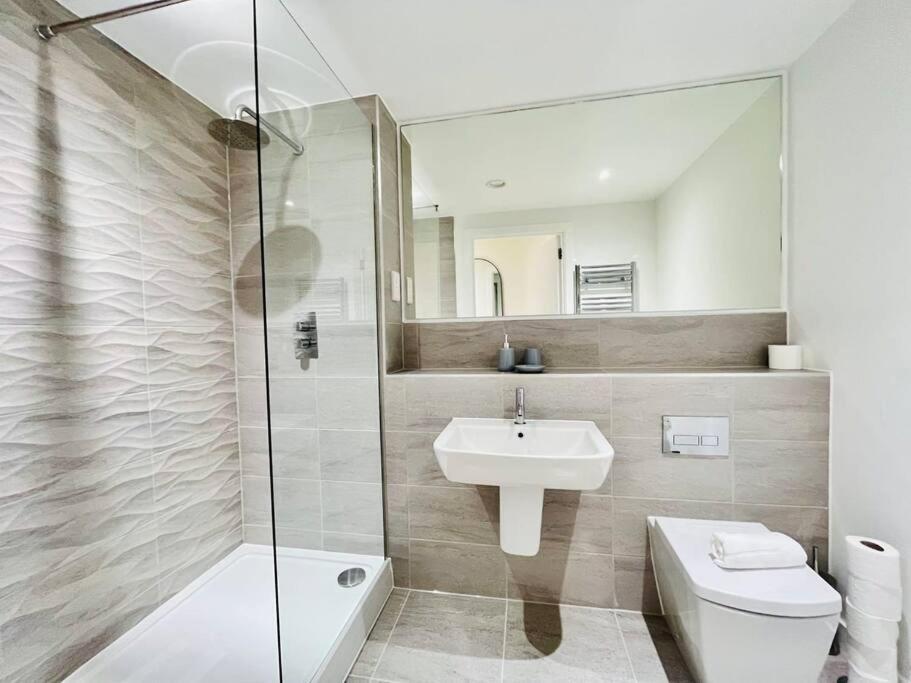 Modern One Bedroom Apartment Near Old Trafford Stadium Manchester Buitenkant foto