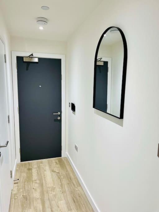 Modern One Bedroom Apartment Near Old Trafford Stadium Manchester Buitenkant foto