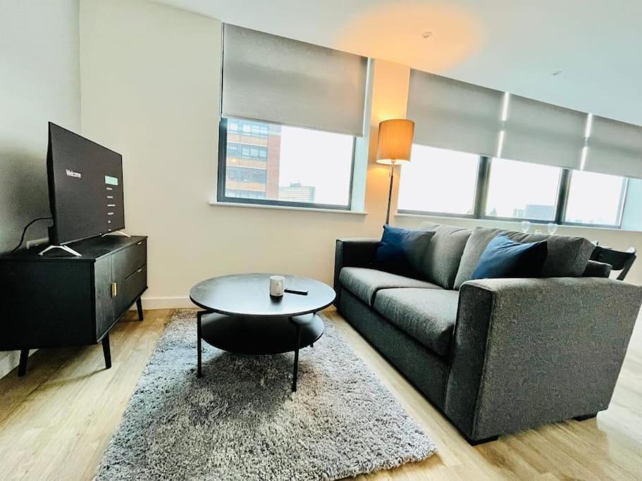 Modern One Bedroom Apartment Near Old Trafford Stadium Manchester Buitenkant foto