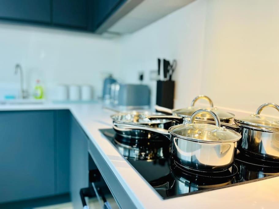 Modern One Bedroom Apartment Near Old Trafford Stadium Manchester Buitenkant foto