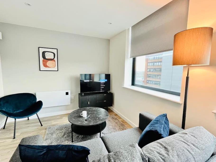 Modern One Bedroom Apartment Near Old Trafford Stadium Manchester Buitenkant foto